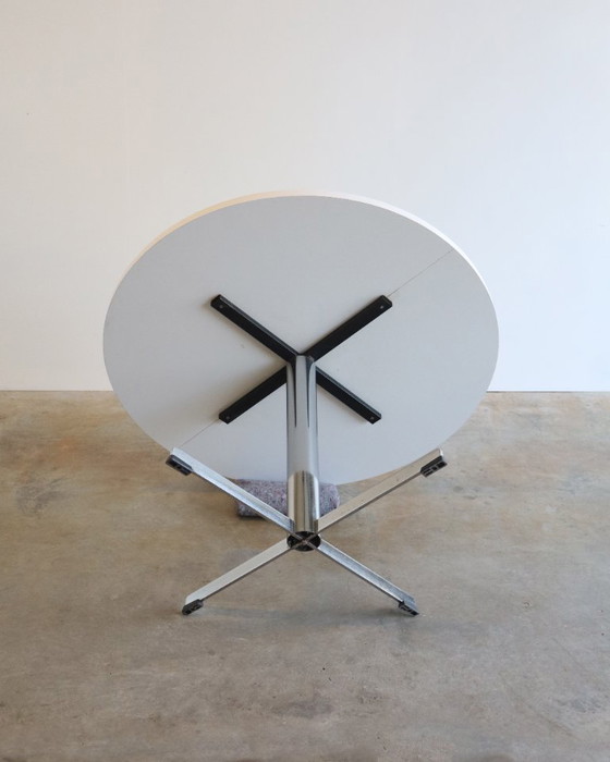 Image 1 of Vintage white round dining table 120 cm