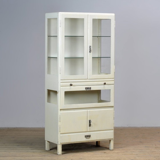 Image 1 of Armoire médicale en bois des années 1930