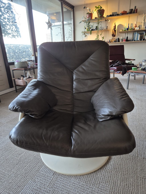 Leolux Swivel Armchair