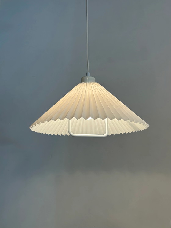 Vintage pleated pendant lamp – Metal, Scandinavian (photo 4 of 4)
