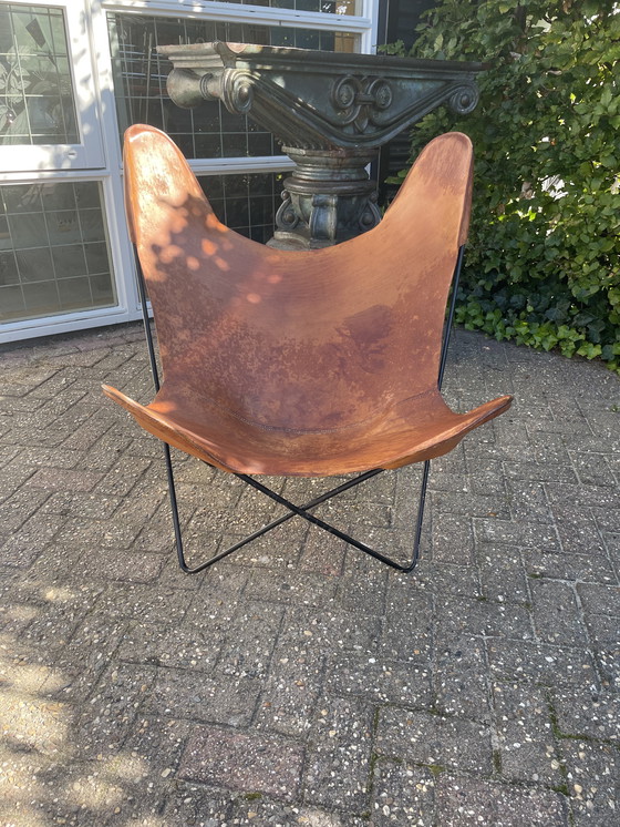 Image 1 of Jaren 60 vlinderstoel met tuiglederen zitting