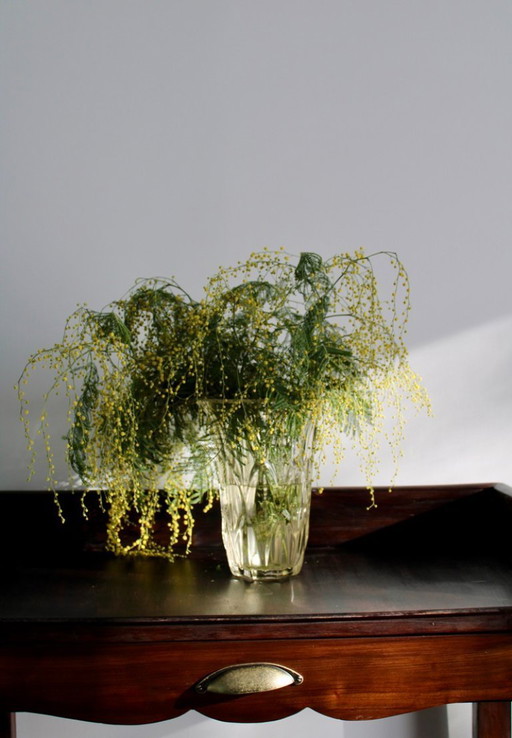 Vase en verre pressé – motif feuillage