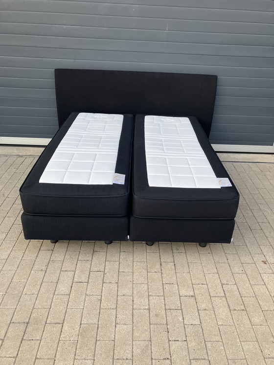 Image 1 of Auping Boxspring 160x200 nero con materassi Auping Cresto in ottime condizioni!