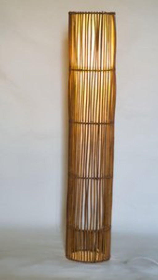 Lampadaire en rotin du milieu du siècle, dans le style de Louis Sognot, années 1960 Support pour plantes fait main en bambou nat