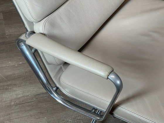 Vitra EA222 Soft Pad – Armchairs, Leather (photo 11 of 15)