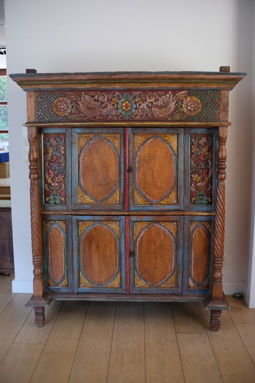 Großer indonesischer Schrank aus polychrom geschnitztem Holz – opbergkast, Wood
