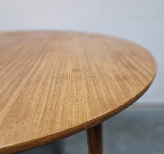 Image 1 of Bellissimo tavolo da pranzo rotondo pieghevole di metà secolo