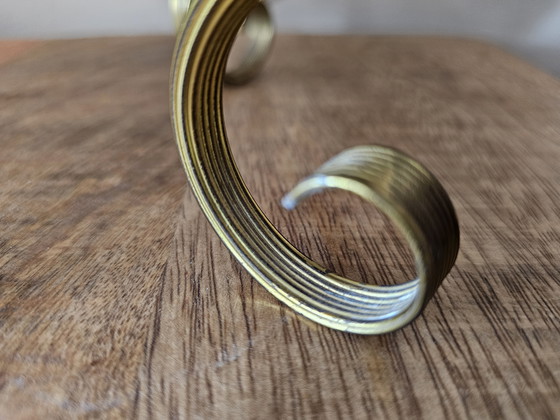 Image 1 of Lampada a sospensione vintage in ottone e nero con 4 paralumi in vetro