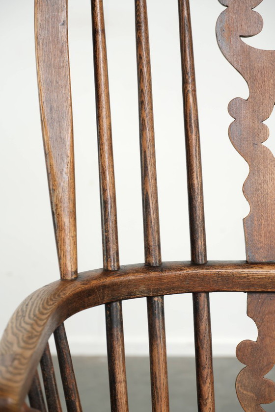 Image 1 of Antieke Engelse spijlenstoel, Windsor chair/ bijzetstoel uit begin 19e eeuw met mooie diepe kleuren
