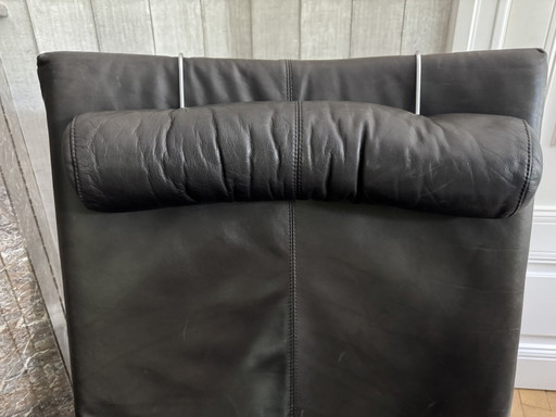 Madonna arm chair black