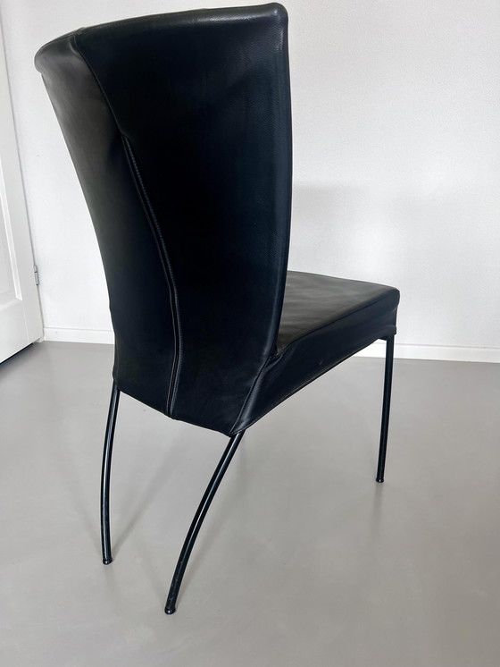 Image 1 of 6 sillas de comedor Montis Spica de cuero negro