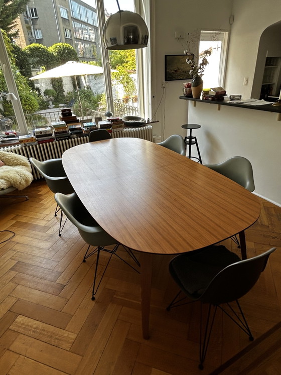 Image 1 of Tavolo da pranzo Gubi - Ovale - Colore noce - Stile danese