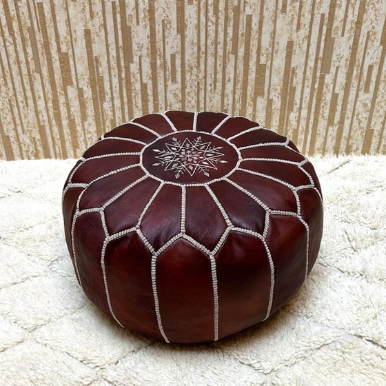 Image 1 of Puf marroquí de cuero hecho a mano, 50 cm × 30 cm