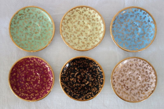 Image 1 of 6 vintage Limoges kopjes en schotels met bloem- en gouddecoratie.