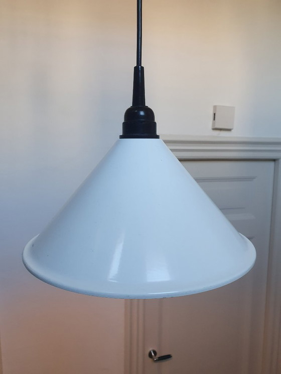 Image 1 of Vintage Hema kegelvormige hanglamp van wit metaal jaren 80