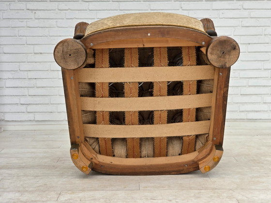 Image 1 of Deense relaxfauteuil uit de jaren 50, bekleed met velours en gesneden eikenhout.