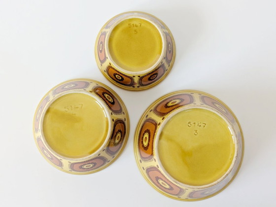Image 1 of Set van 3 vintage Schramberg Nestschalen | Bloemen Decor | 1970 West Duits Aardewerk