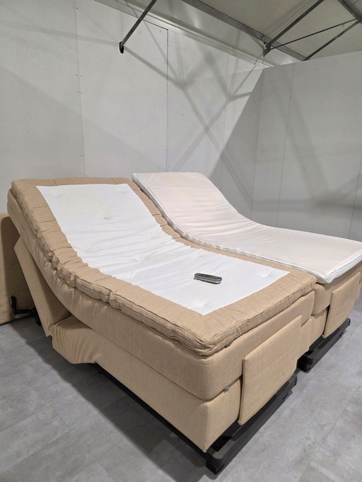 Auping Kiruna, Luxe Boxspring, volledig Electrisch , wireless bedieningen, 2-motorig, incl nette Auping matrassen +toppers