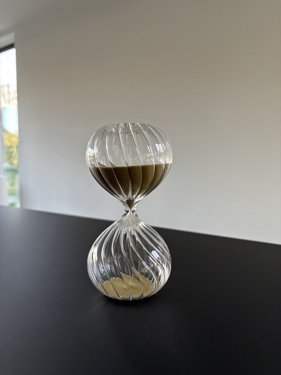Image 1 of Sablier en verre rempli de sable doré