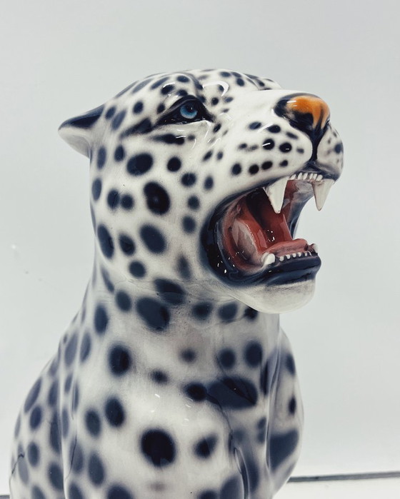 Image 1 of Estatua de leopardo de cerámica
