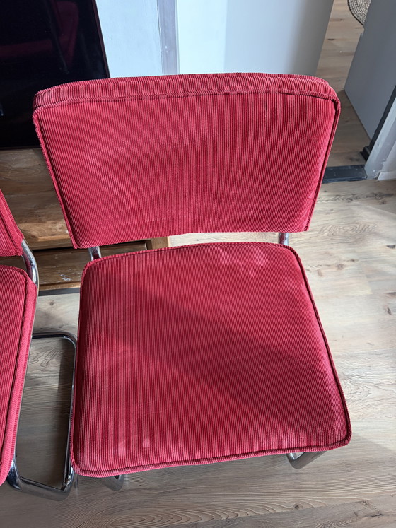 Image 1 of 3 sillas Zuiver Ridge Rib con tela acanalada roja