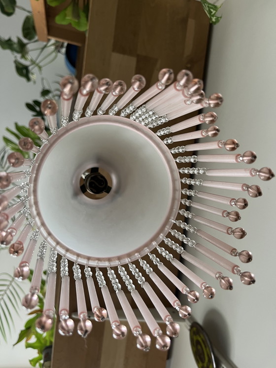 Image 1 of Lámpara colgante francesa de cuentas de principios del siglo XX: vidrio opalino con flecos de vidrio rosa.