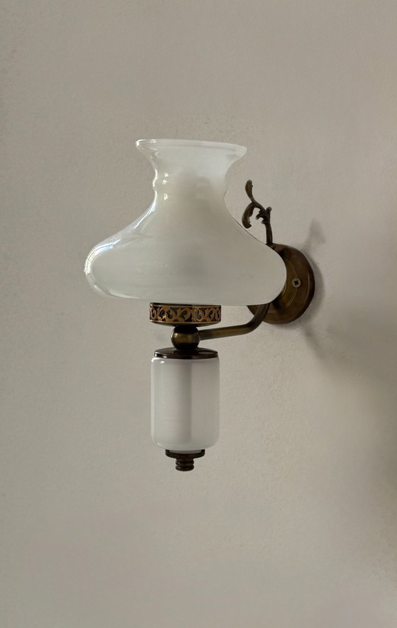 Image 1 of Coppia di applique vintage, vetro opalino e ottone, Francia, 1970