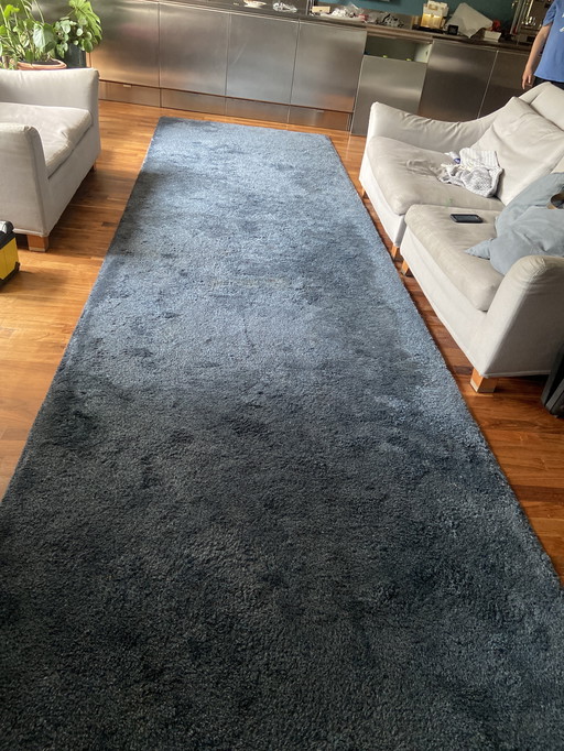 Tappeto in lana blu 6,10x1,55 metri marca Kvadrat