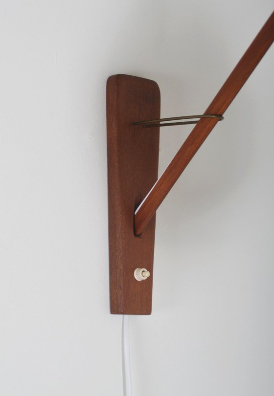 Image 1 of Dänische Teakholz-Wandlampe mit Perlmuttschirm, 1960er Jahre