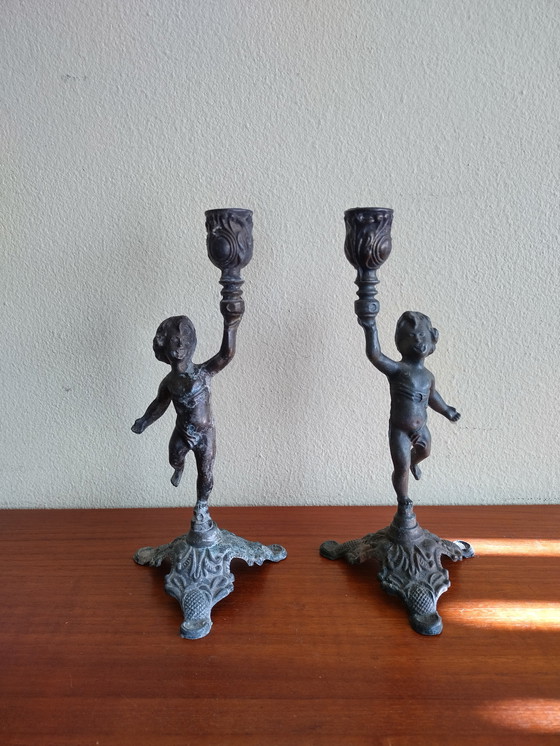 Image 1 of Dos candelabros antiguos franceses en bronce