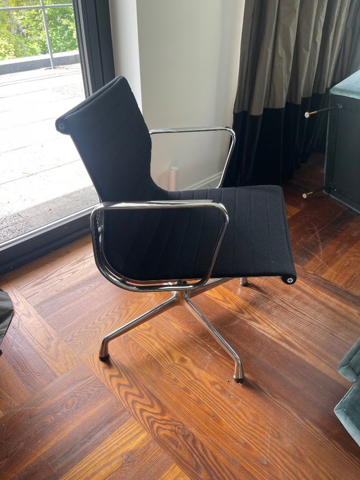 2x Vitra Eames Bureaustoel