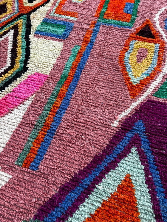 Image 1 of Tappeto berbero marocchino moderno e colorato