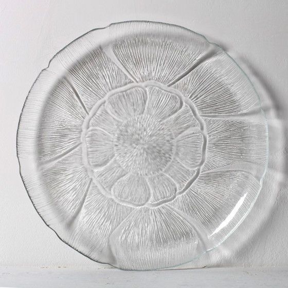 Image 1 of Piatto grande Fleur di metà secolo, piatto decorativo vintage trasparente / Arcoroc / Francia / anni '90
