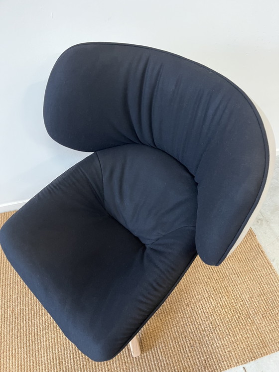 Image 1 of Fauteuil Tabano de B&B Italia — Patricia Urquiola — noir/crème