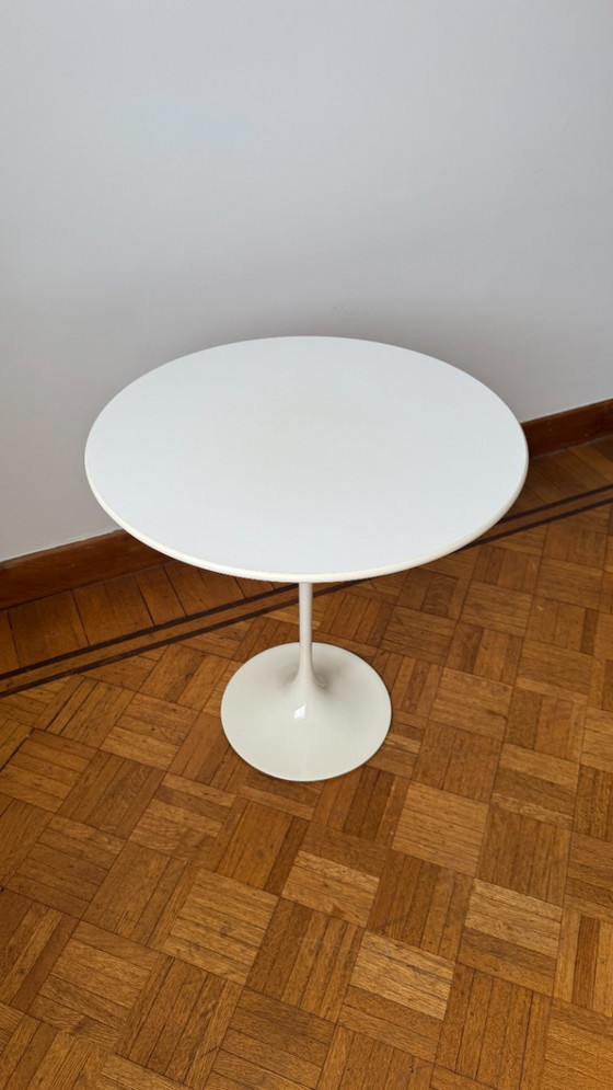 Image 1 of Mesa auxiliar KnollStudio Saarinen Tulip original de Eero Saarinen