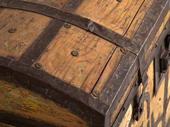 Antique iron-bound chest in pine wood – Central Europe, circa 1870 – Storage cabinet, Brass, Rustic (photo 13 of 40)