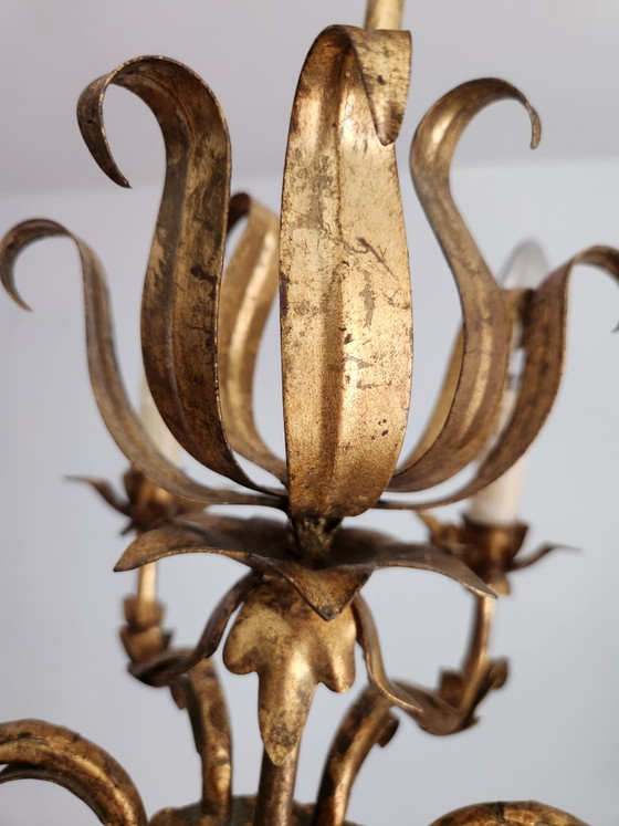 Lampadario forgiato a mano, dorato con foglia d'oro, stile Hollywood Regency, Italia. – Hans Kögl, Iron (photo 10 of 15)