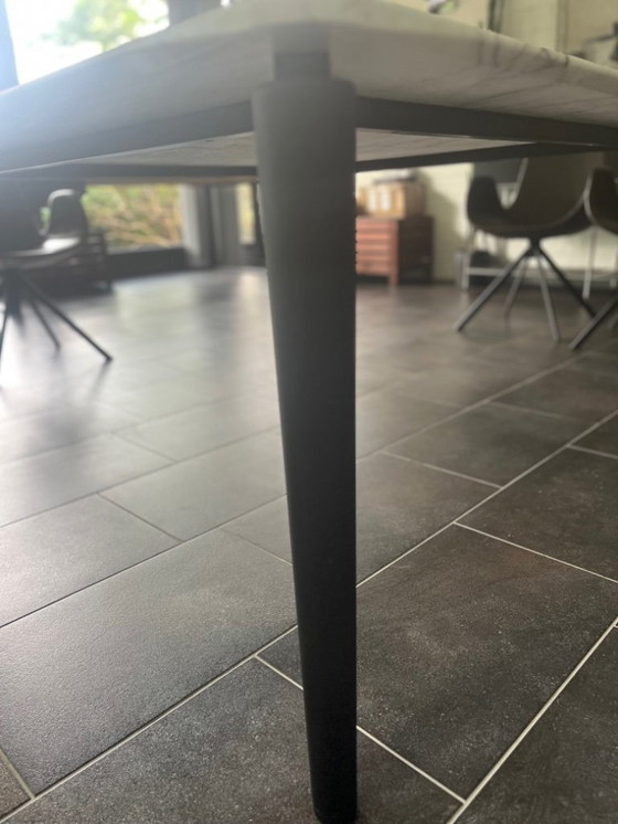 Image 1 of 1x Tisch TAVOLO95 von DePadova 140 x 140 cm mit Marmorplatte und kohlschwarzen Beinen in Bestzustand von Privat