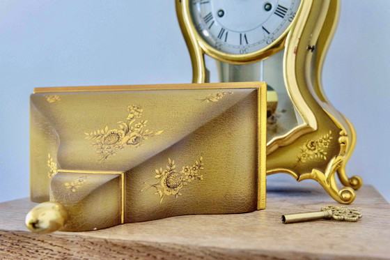 Image 1 of Le Castel Duchesse clock – Swiss craftsmanship in opulent Louis XV style (1958)