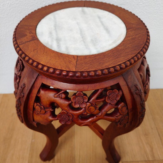Image 1 of Antiker orientalischer Beistelltisch/Pflanztisch mit Marmorplatte
