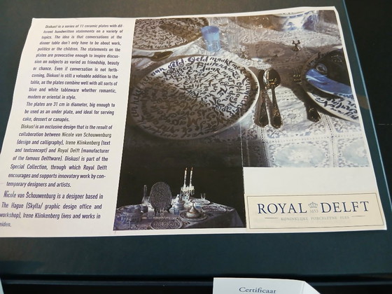 Image 1 of Wandbord - Royal Delft met Engelse tekst - diskus "MEN"