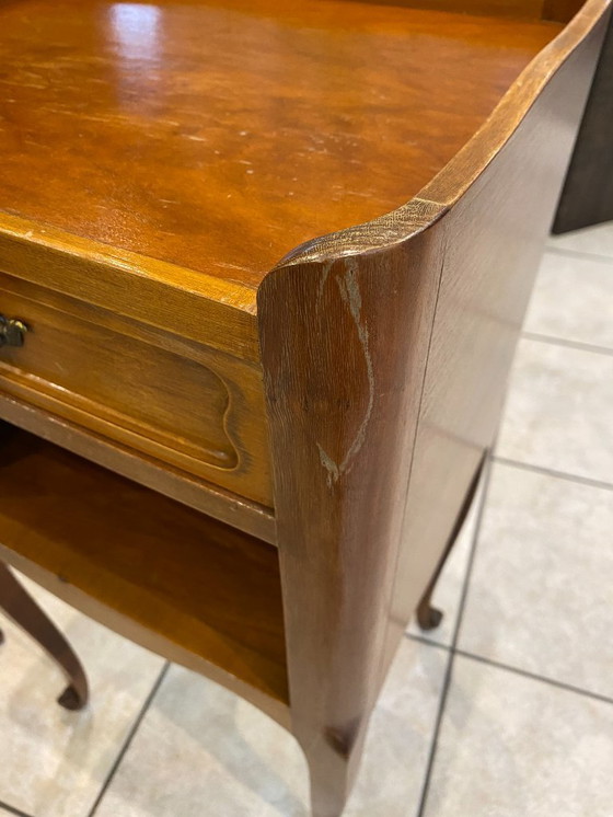 Image 1 of Coppia di comodini in stile Luigi XV con cassetto e nicchia