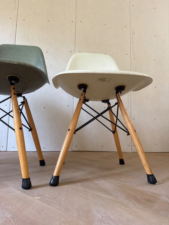 Sedia Eames in fibra di vetro Modernica Los Angeles Sedie da pranzo – Vitra, Wood, Plastic (photo 8 of 8)