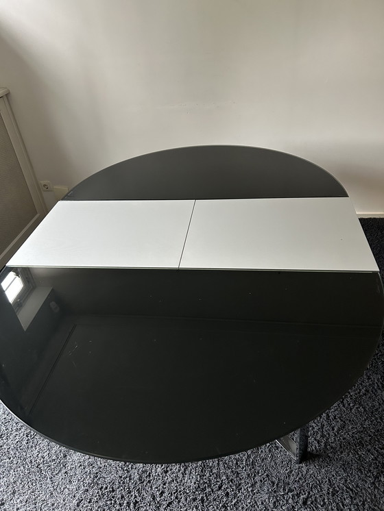 Image 1 of Calligaris dining table round