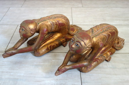 Twee beelden van boeddhistische monniken in gebed, 19e eeuw, Birma