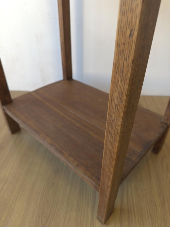 Image 1 of Oude eikenhouten bijzettafel uit de jaren 50.