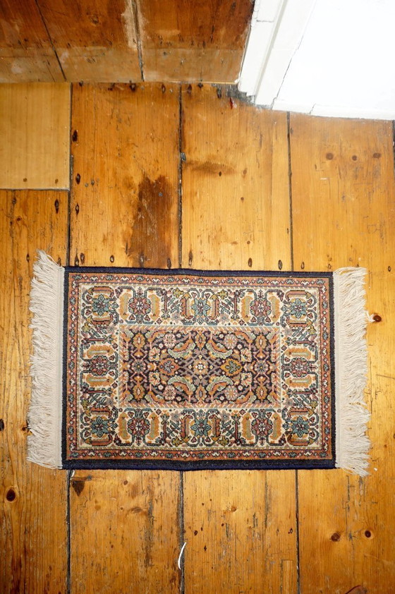 Image 1 of Vintage wollen vloerkleed * blauw veelkleurig klein tapijt * bloemen oosterse stijl * entree vloerkleed