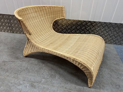 Rotan loungestoel uit de PS collectie van IKEA en ontworpen door Monika Mulder.
