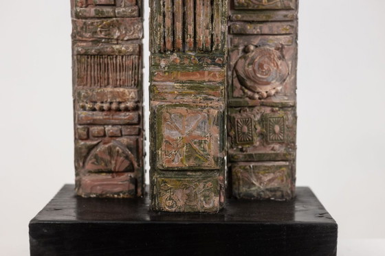 Image 1 of Lawrence. Doppelseitige, geschnitzte Holzskulptur. 20. Jahrhundert.