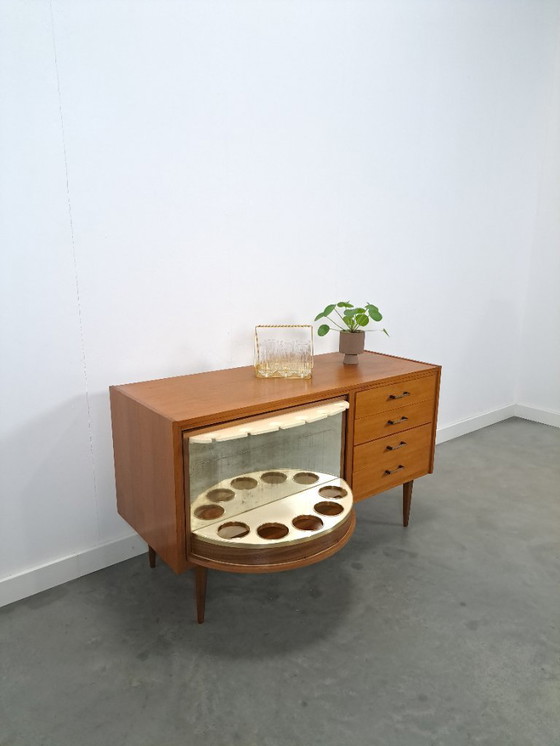 Image 1 of Aparador enchapado con barra giratoria y cajones, mueble bar